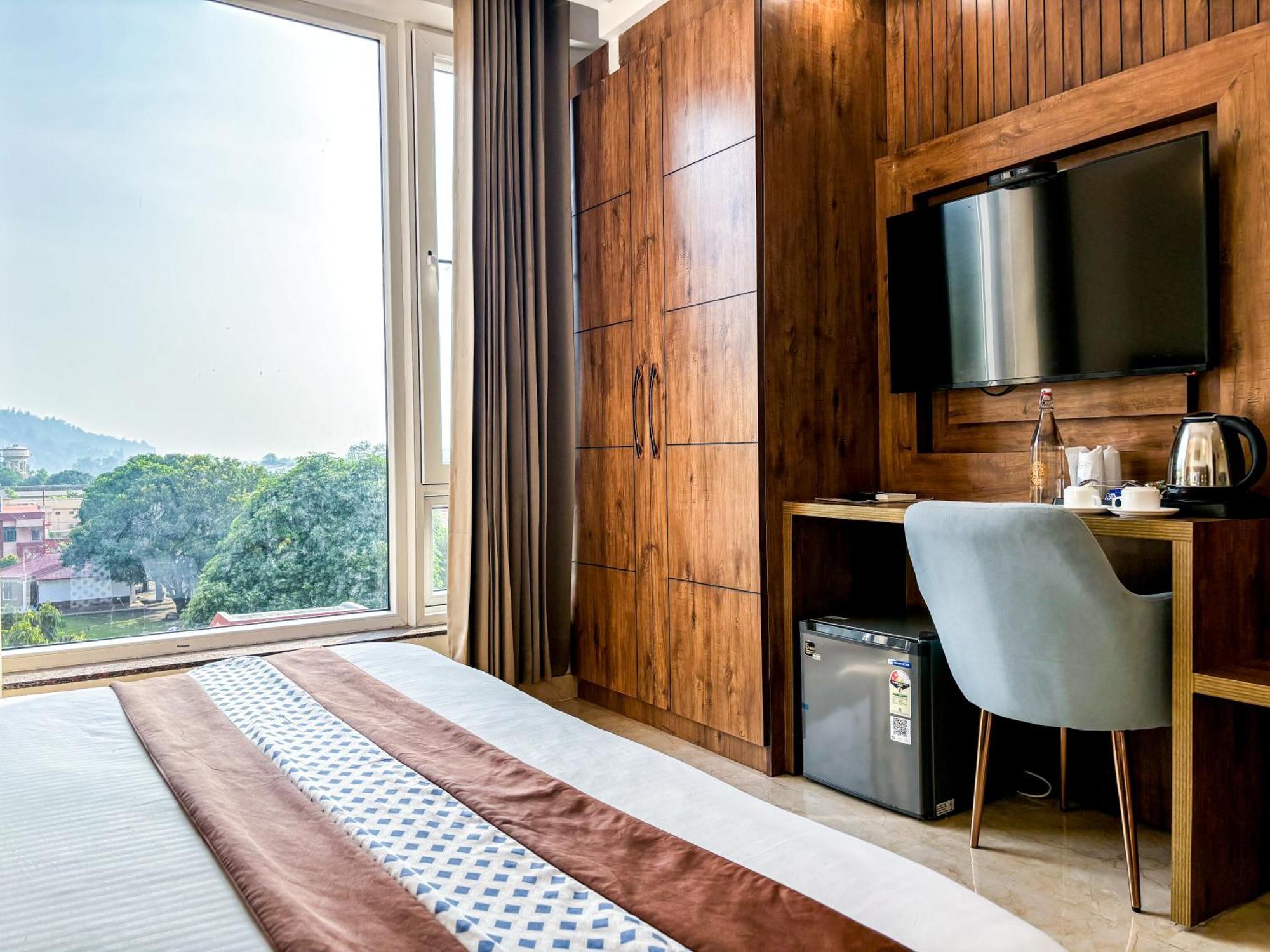 Hotel Nirvana Bliss, Behind Parmarth Niketan Rishikesh Exterior photo